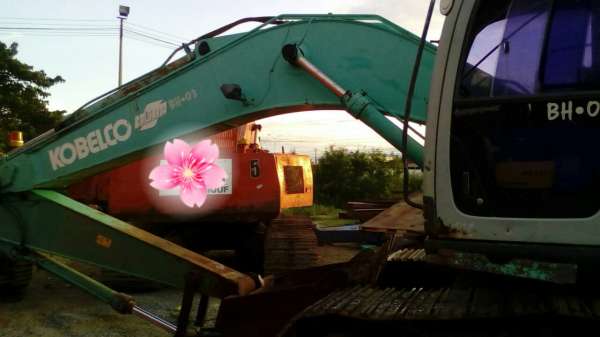 ขายเหมารถแบคโฮ 11 คัน KOBELCO SK200-8 YN11 มี 4 คัน SK200-6 YN 10 มี 1 คัน KOMATSU PC200-5 มี 6 คัน ราคา 9500000