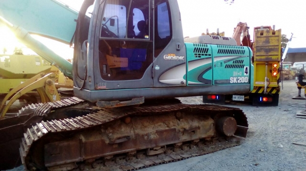 ขายเหมารถแบคโฮ 11 คัน KOBELCO SK200-8 YN11 มี 4 คัน SK200-6 YN 10 มี 1 คัน KOMATSU PC200-5 มี 6 คัน ราคา 9500000