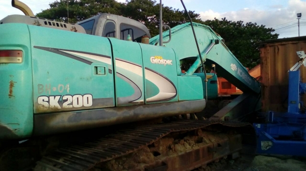 ขายเหมารถแบคโฮ 11 คัน KOBELCO SK200-8 YN11 มี 4 คัน SK200-6 YN 10 มี 1 คัน KOMATSU PC200-5 มี 6 คัน ราคา 9500000