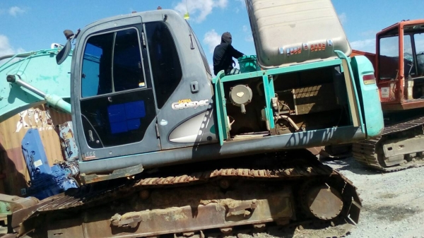 ขายเหมารถแบคโฮ 11 คัน KOBELCO SK200-8 YN11 มี 4 คัน SK200-6 YN 10 มี 1 คัน KOMATSU PC200-5 มี 6 คัน ราคา 9500000