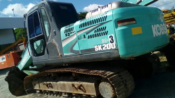 ขายเหมารถแบคโฮ 11 คัน KOBELCO SK200-8 YN11 มี 4 คัน SK200-6 YN 10 มี 1 คัน KOMATSU PC200-5 มี 6 คัน ราคา 9500000