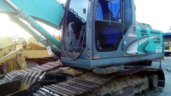 ขายเหมารถแบคโฮ 11 คัน KOBELCO SK200-8 YN11 มี 4 คัน SK200-6 YN 10 มี 1 คัน KOMATSU PC200-5 มี 6 คัน ราคา 9500000