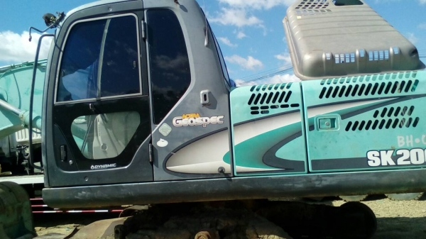 ขายเหมารถแบคโฮ 11 คัน KOBELCO SK200-8 YN11 มี 4 คัน SK200-6 YN 10 มี 1 คัน KOMATSU PC200-5 มี 6 คัน ราคา 9500000