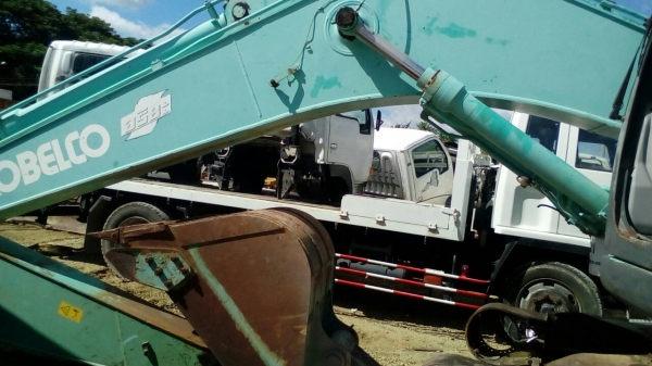 ขายเหมารถแบคโฮ 11 คัน KOBELCO SK200-8 YN11 มี 4 คัน SK200-6 YN 10 มี 1 คัน KOMATSU PC200-5 มี 6 คัน ราคา 9500000