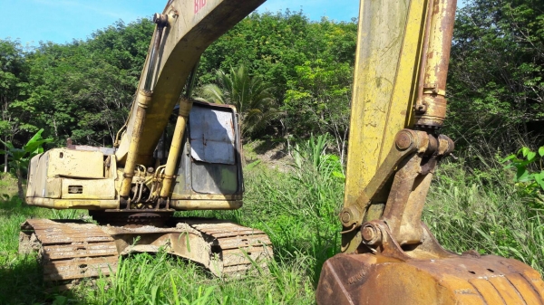 ขายรถแบคโฮ KOMATSU PC200-6 ระบบไฟเต็ม ไม่มีเอกสาร ราคา 550000 ขายรถแบคโฮ KOMATSU PC200-6 ระบบไฟเต็ม ไม่มีเอกสาร ราคา 550000