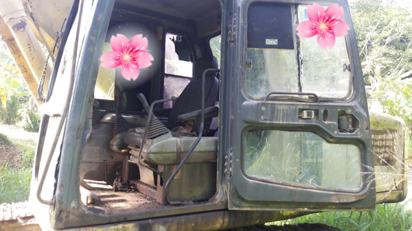 ขายรถแบคโฮ KOMATSU PC200-6 ระบบไฟเต็ม ไม่มีเอกสาร ราคา 550000 ขายรถแบคโฮ KOMATSU PC200-6 ระบบไฟเต็ม ไม่มีเอกสาร ราคา 550000