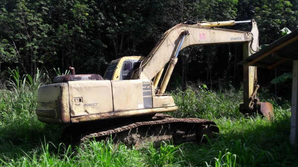 ขายรถแบคโฮ KOMATSU PC200-6 ระบบไฟเต็ม ไม่มีเอกสาร ราคา 550000