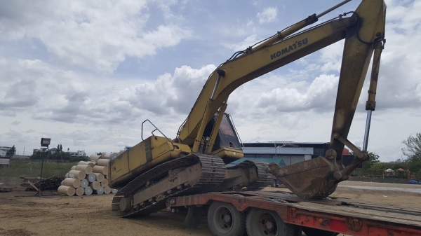 ขาย!! >>> Komatsu Pc200 รุ่น6 <<< รถสวยพร้อมใช้งาน ไฟฟ้าครบ ราคา 880,000 บาท (ต่อรอง) ขาย!! >>> Komatsu Pc200 รุ่น6 <<< รถสวยพร้อมใช้งาน ไฟฟ้าครบ ราคา 880,000 บาท (ต่อรอง)