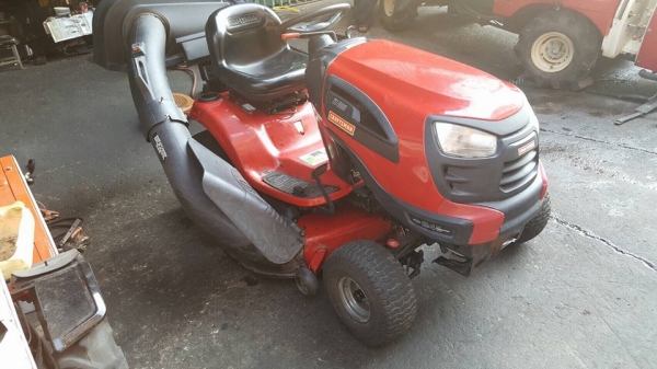 ขายรถตัดหญ้าคราฟเเมน YT4000 เครื่อง24HPใบมีด42นิ้ว มือสอง