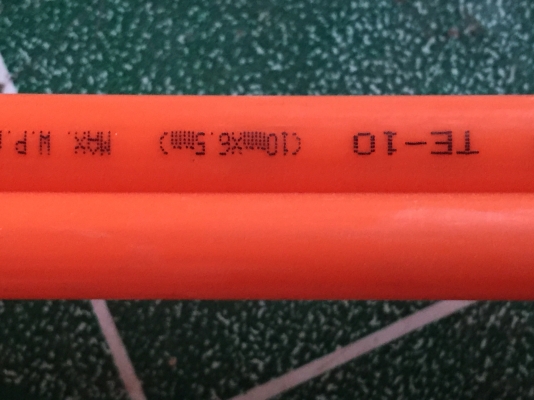 สายลมแบบเสียบจากญี่ปุ่น ชนิด TE มี 8 เส้น โต 10 มม. 4 เส้น และโต 8 มม. 4 เส้น ยาวเส้นละ 3.5 เมตร