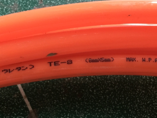สายลมแบบเสียบจากญี่ปุ่น ชนิด TE มี 8 เส้น โต 10 มม. 4 เส้น และโต 8 มม. 4 เส้น ยาวเส้นละ 3.5 เมตร