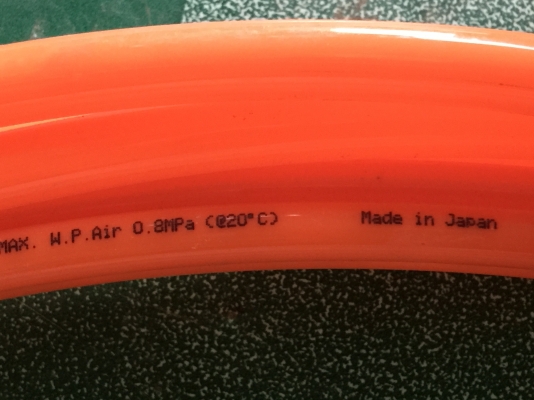 สายลมแบบเสียบจากญี่ปุ่น ชนิด TE มี 8 เส้น โต 10 มม. 4 เส้น และโต 8 มม. 4 เส้น ยาวเส้นละ 3.5 เมตร