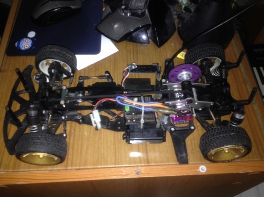 รถไฟฟ้าสายพาน HPI RECING เก่าญี่ปุ่นลงชุดไฟเล่นได้เรยสภาพตามรูปไม่มีบอดี รถไฟฟ้าสายพาน HPI RECING เก่าญี่ปุ่นลงชุดไฟเล่นได้เรยสภาพตามรูปไม่มีบอดี