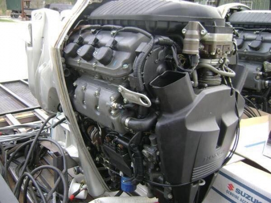 ขายเครื่องHonda 225hp คู่นำเข้าจากUSA สภาพสวย ขายเครื่องHonda 225hp คู่นำเข้าจากUSA สภาพสวย