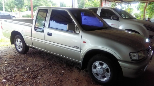 ขายด่วน isuzu dragon เครื่อง 2800 ตัวท็อปสุด slx ปี 42 ระบบไฟฟ้าครบ เกีร์ยออโต้ หน้าเดิม