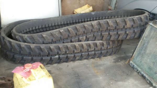 แทรคยาง สำหรับรถขุด PC 30