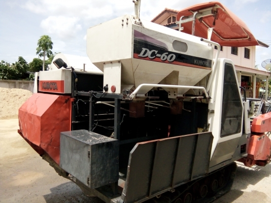 ขายรถเกี่ยวข้าวคูโบต้า DC 60 พลัช ปี 53 เล่มทะเบียนพร้อม ขายรถเกี่ยวข้าวคูโบต้า DC 60 พลัช ปี 53 เล่มทะเบียนพร้อม