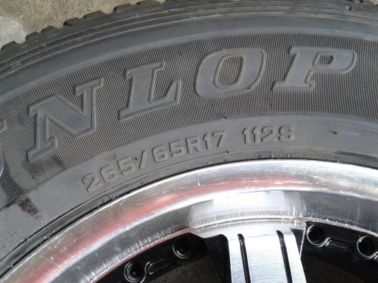 ขอบ17นิ้ว6รู พร้อมยาง สวยๆ 4 ล้อ ราคา 7900 บาท