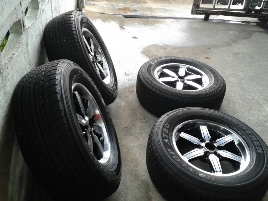 ขอบ17นิ้ว6รู พร้อมยาง สวยๆ 4 ล้อ ราคา 7900 บาท