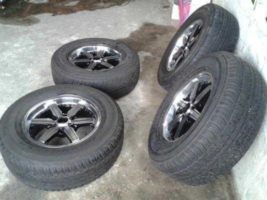 ขอบ17นิ้ว6รู พร้อมยาง สวยๆ 4 ล้อ ราคา 7900 บาท