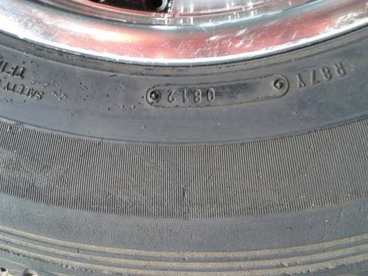 ขอบ17นิ้ว6รู พร้อมยาง สวยๆ 4 ล้อ ราคา 7900 บาท