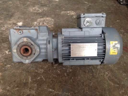 ขายมอเตอร์เกียร์ SEW eurodrive 3/4HP. 380V อัตราทด 1:23 เพลาออกประมาณ 60รอบต่อนาที สภาพสวยมาก วิ่งนิ่ม พร้อมใช้งาน