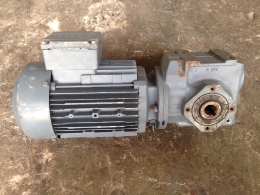 ขายมอเตอร์เกียร์ SEW eurodrive 3/4HP. 380V อัตราทด 1:23 เพลาออกประมาณ 60รอบต่อนาที สภาพสวยมาก วิ่งนิ่ม พร้อมใช้งาน ขายมอเตอร์เกียร์ SEW eurodrive 3/4HP. 380V อัตราทด 1:23 เพลาออกประมาณ 60รอบต่อนาที สภาพสวยมาก วิ่งนิ่ม พร้อมใช้งาน