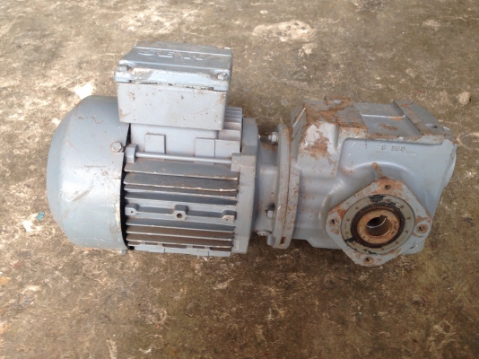 ขายมอเตอร์เกียร์ SEW eurodrive 0.5HP. 380V อัตราทด 1:37 เพลาออกประมาณ 37รอบต่อนาที สภาพสวยมาก วิ่งนิ่ม พร้อมใช้งาน มี 2ตัวครับ
