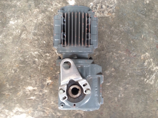 ขายมอเตอร์เกียร์ SEW eurodrive 1/4HP. 380V อัตราทด 1:125 เพลาออกประมาณ 11 รอบต่อนาที แรงบิดเยอะ สภาพสวยมาก วิ่งนิ่ม พร้อมใช้งาน
