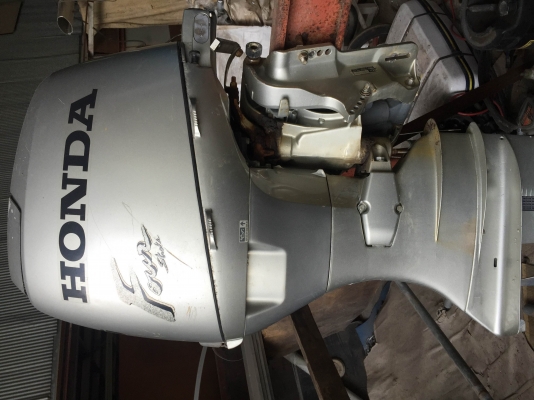 ขายเครื่อง Honda 50 HP 4 Stroke มี 2 เครื่อง ซื้อเป็นคู่ลดพิเศษสอบถามได้ครับ