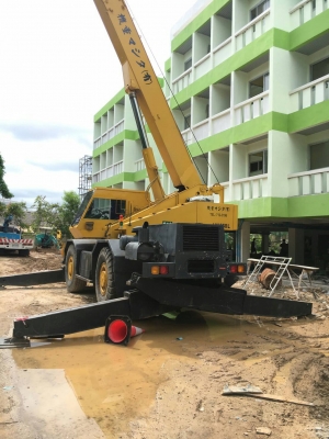 รถเครน ยางใหม่.   สลิงใหม่.   พร้อมใช้งาน  ทะเบียนพร้อม