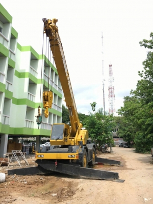 รถเครน ยางใหม่.   สลิงใหม่.   พร้อมใช้งาน  ทะเบียนพร้อม