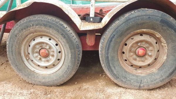 ขาย สารี่ 4 ล้อ มีหางพับ ใช้ลากรถเกี่ยวข้าว และแบคโฮเล็ก สภาพพร้อมใช้งานครับ