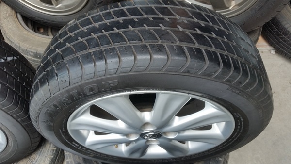 ขายล้อToyota yaris ขอบ 15 ยางปี13  4 ล้อ
