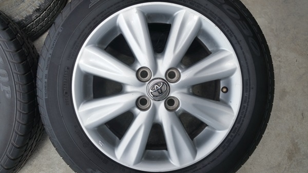 ขายล้อToyota yaris ขอบ 15 ยางปี13  4 ล้อ