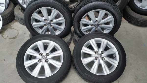 ขายล้อToyota yaris ขอบ 15 ยางปี13  4 ล้อ