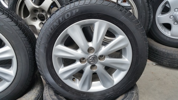 ขายล้อToyota yaris ขอบ 15 ยางปี13  4 ล้อ