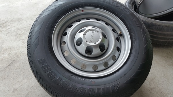 ขายล้อกะทะ15 6รู ยาง195R14 ปี13 ฝาครอบ  4 ล้อ4500