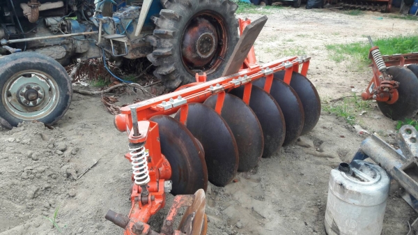 ขายอุปกรณ์ต่อพ่วงรถไถ ผาน6 24นิ้ว ตราช้าง สภาพดีสวยๆๆ พร้อมใช้ ขายอุปกรณ์ต่อพ่วงรถไถ ผาน6 24นิ้ว ตราช้าง สภาพดีสวยๆๆ พร้อมใช้