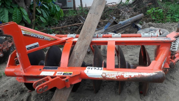 ขายอุปกรณ์ต่อพ่วงรถไถ ผาน6 24นิ้ว ตราช้าง สภาพดีสวยๆๆ พร้อมใช้ ขายอุปกรณ์ต่อพ่วงรถไถ ผาน6 24นิ้ว ตราช้าง สภาพดีสวยๆๆ พร้อมใช้