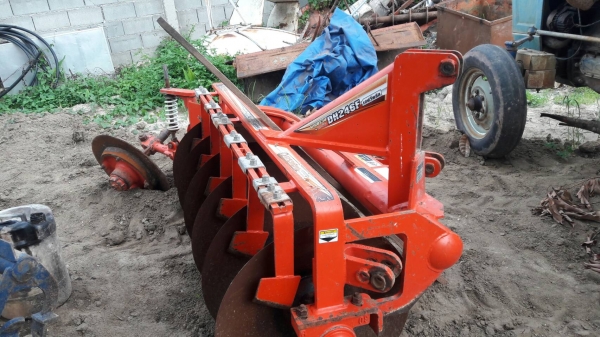 ขายอุปกรณ์ต่อพ่วงรถไถ ผาน6 24นิ้ว ตราช้าง สภาพดีสวยๆๆ พร้อมใช้