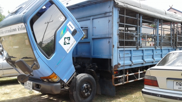 หกล้อ อีซูชุ NQR140ปี46 มีหลังคาเบาะครบ รับสั่ง-พนักงาน-นักเรียน ช่วงยาว5.50ม สภาพดีพร้อม หัวบางเดิมสวยพายในครบ พร้อมใช้งาน ทะเบียนพร้อมโอน