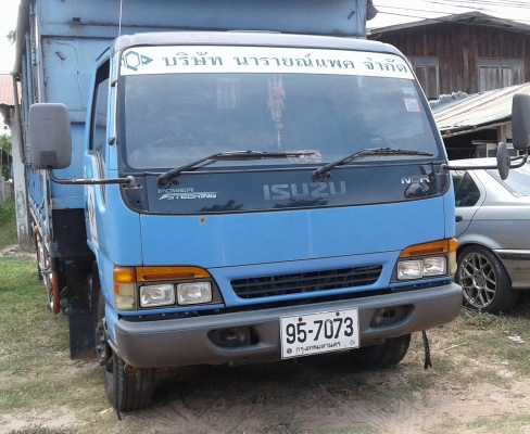 หกล้อ อีซูชุ NQR140ปี46 มีหลังคาเบาะครบ รับสั่ง-พนักงาน-นักเรียน ช่วงยาว5.50ม สภาพดีพร้อม หัวบางเดิมสวยพายในครบ พร้อมใช้งาน ทะเบียนพร้อมโอน