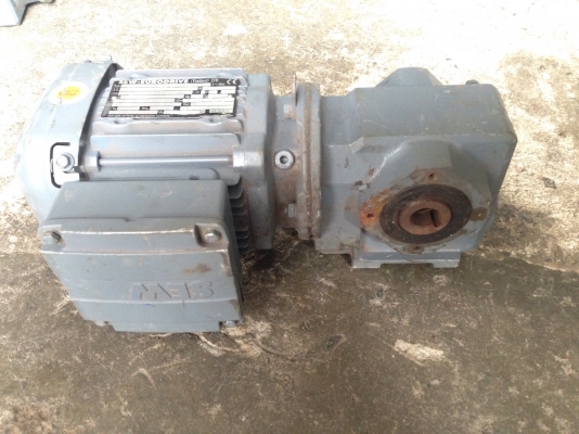 ขายมอเตอร์เกียร์ SEW eurodrive 0.5HP. 380V อัตราทด 1:20 เพลาออกประมาณ 69รอบต่อนาที สภาพสวยมาก วิ่งนิ่ม พร้อมใช้งาน