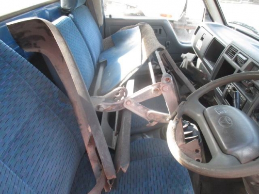 ขายหัวเก๋ง รถบรรทุก 6 ล้อกลาง 350-400 ยี่ห้อ TOYOYA DYNA ราคา 47,000 บาท