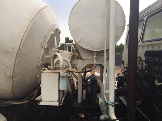 10 ล้อโม่ปูน 2 เพลา 260 แรง สภาพดี โม่ตรง รถพร้อม เล่มพร้อม