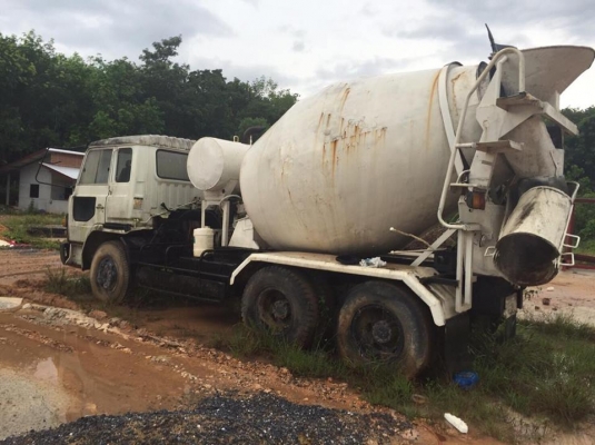 10 ล้อโม่ปูน 2 เพลา 260 แรง สภาพดี โม่ตรง รถพร้อม เล่มพร้อม