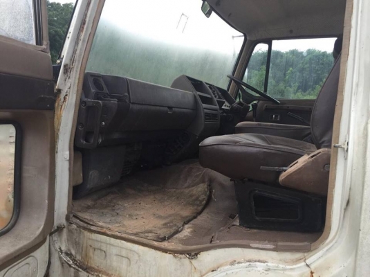 10 ล้อโม่ปูน 2 เพลา 260 แรง สภาพดี โม่ตรง รถพร้อม เล่มพร้อม