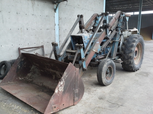 รถไถตัก ford 77