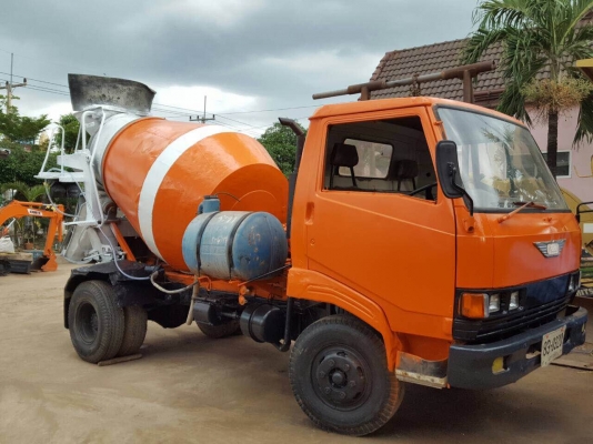 รถโม่ปูน HINO 2.5 คิว รถโม่ปูน HINO 2.5 คิว